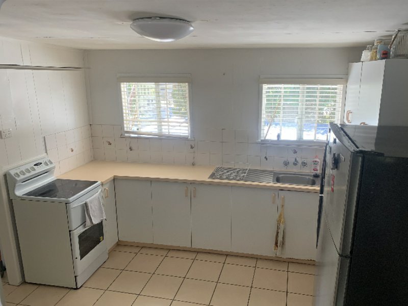 Photo - 28 Pacific Avenue, Tannum Sands QLD 4680 - Image 5