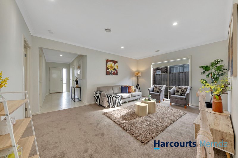 Photo - 28 Paramount Rise, Wollert VIC 3750 - Image 3