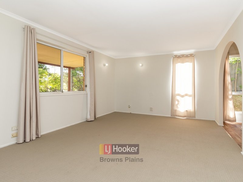 Photo - 28 Parklands Drive, Boronia Heights QLD 4124 - Image 3