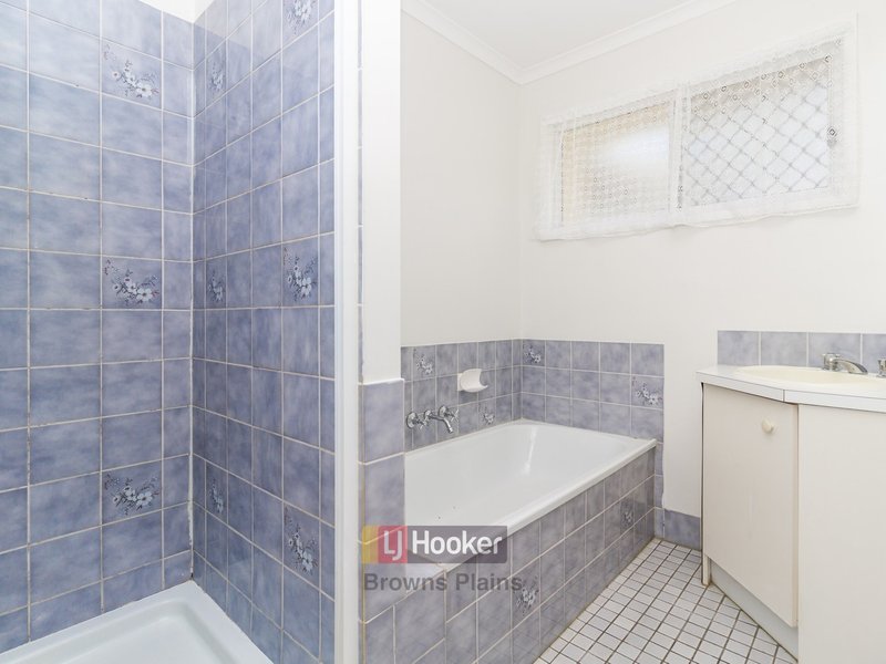 Photo - 28 Parklands Drive, Boronia Heights QLD 4124 - Image 9