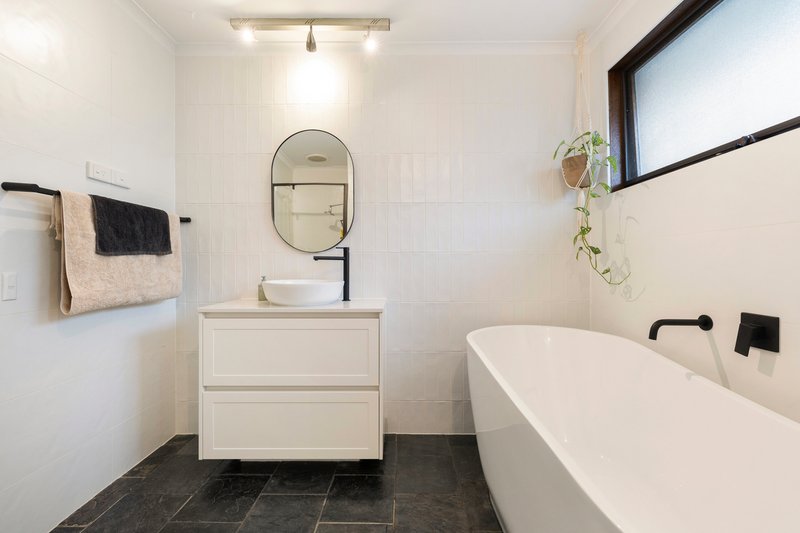 Photo - 28 Parkstone Drive, Bayswater North VIC 3153 - Image 5