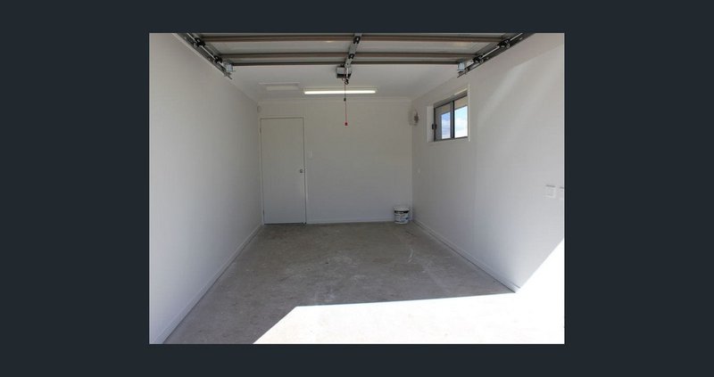 Photo - 2/8 Parkview Drive, Glenvale QLD 4350 - Image 6