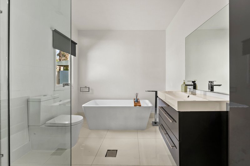 Photo - 28 Payne Road, The Gap QLD 4061 - Image 17