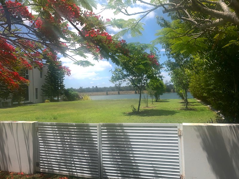 Photo - 28 Pearl Beach Drive, Helensvale QLD 4212 - Image 2