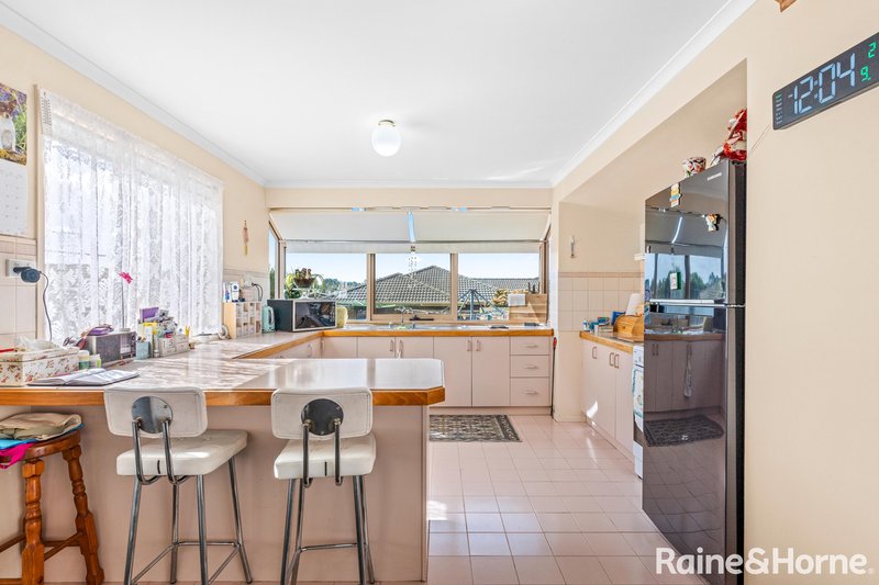 Photo - 2/8 Peart Court, Brookfield VIC 3338 - Image 4