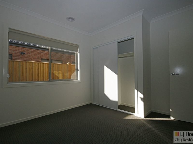 Photo - 28 Pendulum Street, Truganina VIC 3029 - Image 3