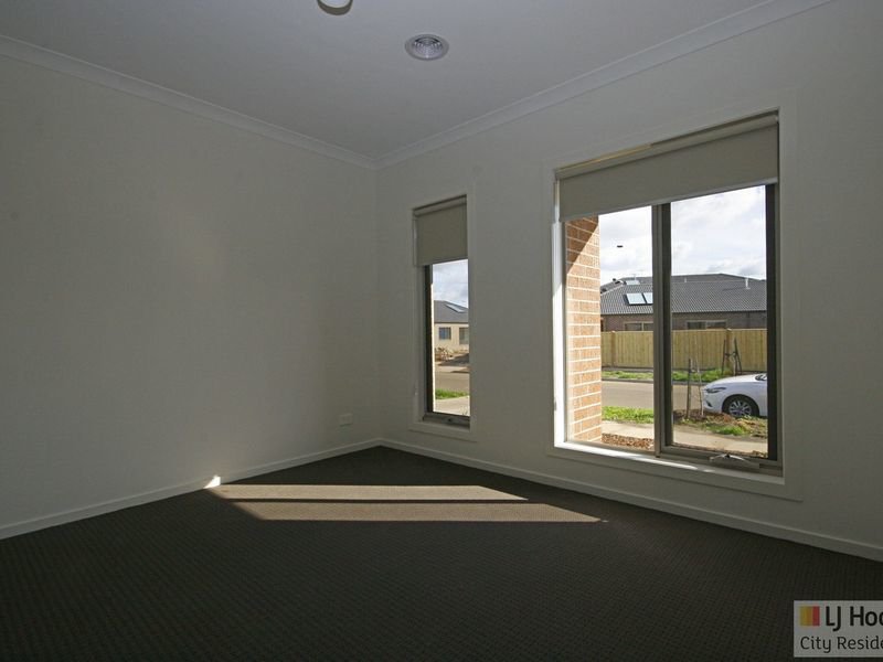 Photo - 28 Pendulum Street, Truganina VIC 3029 - Image 4