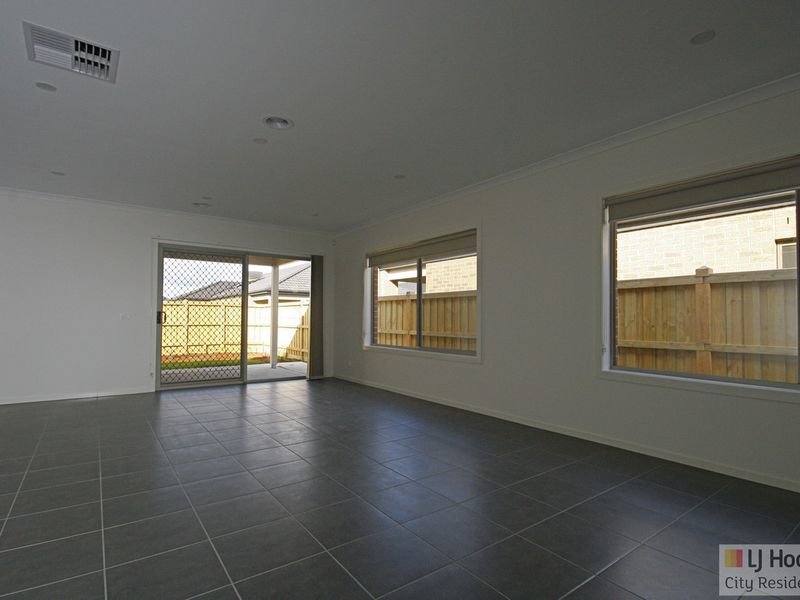 Photo - 28 Pendulum Street, Truganina VIC 3029 - Image 6