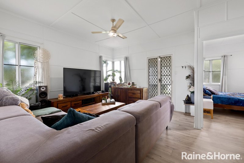 Photo - 28 Pharlap Parade, Ooralea QLD 4740 - Image 7