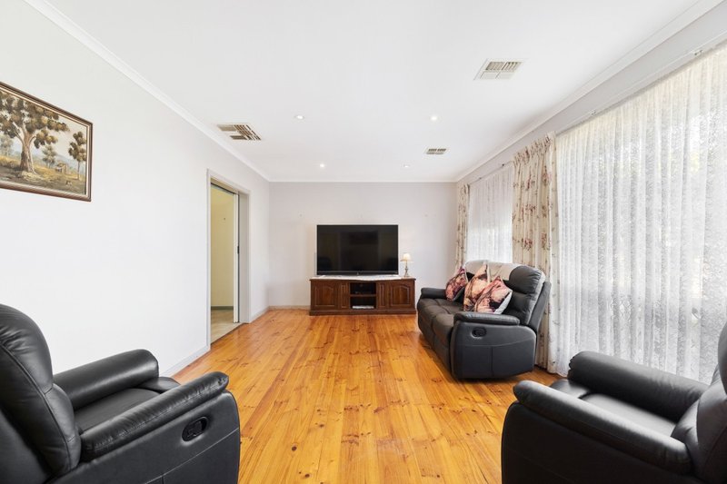 Photo - 28 Pilot Crescent, Seaford SA 5169 - Image 3