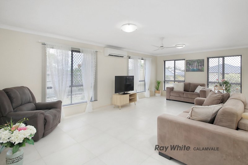 Photo - 28 Pinedale Crescent, Parkinson QLD 4115 - Image 3