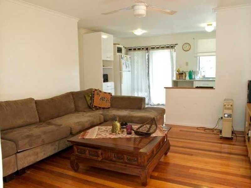 Photo - 28 Plum Parade, Nerang QLD 4211 - Image 4