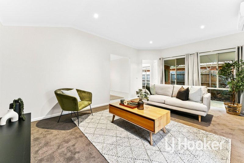 Photo - 28 Pommel Street, Pakenham VIC 3810 - Image 4