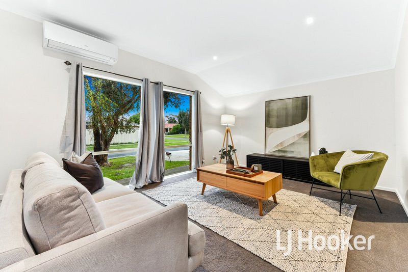 Photo - 28 Pommel Street, Pakenham VIC 3810 - Image 5