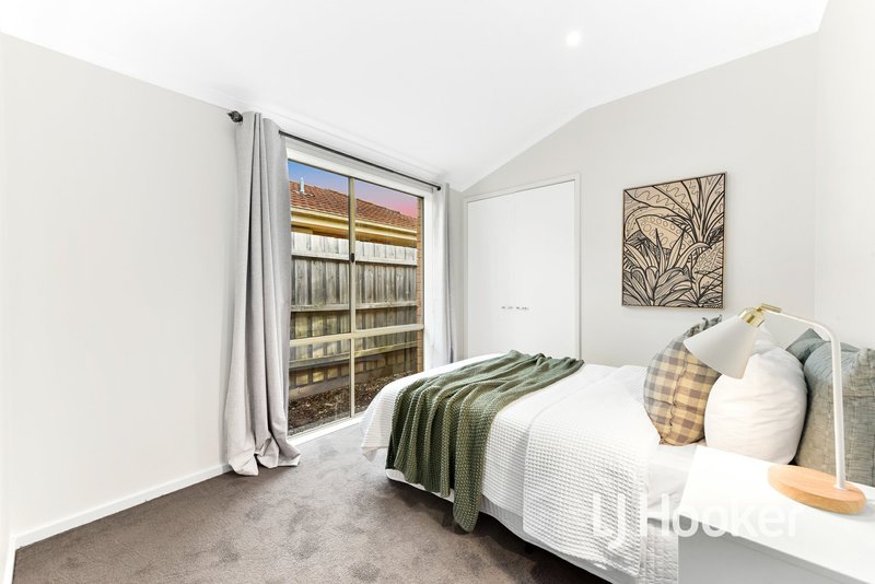 Photo - 28 Pommel Street, Pakenham VIC 3810 - Image 11