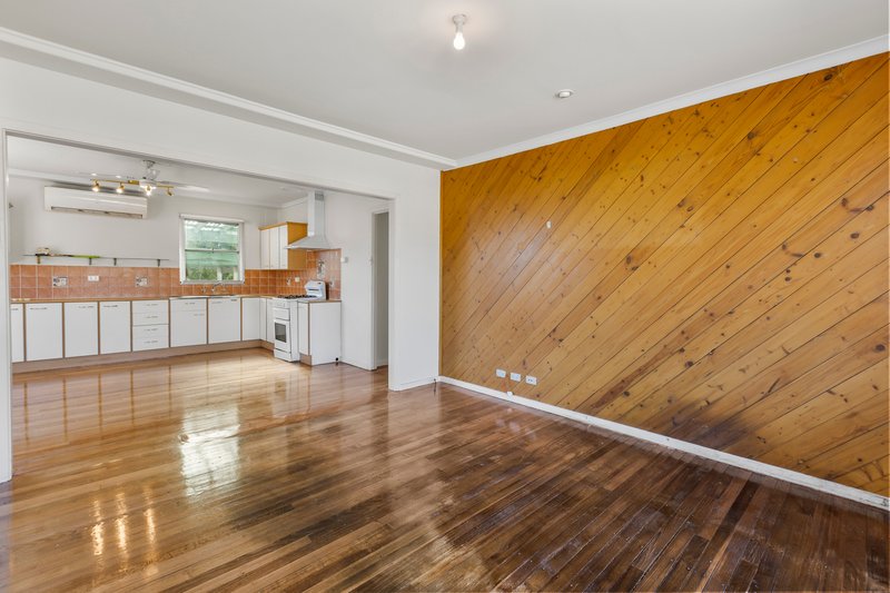 Photo - 28 Pyalong Crescent, Dallas VIC 3047 - Image 4