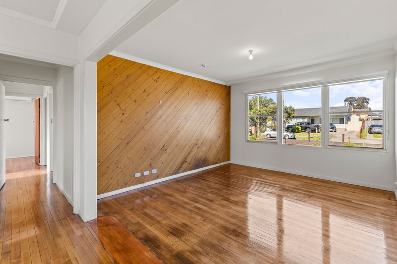 Photo - 28 Pyalong Crescent, Dallas VIC 3047 - Image 5