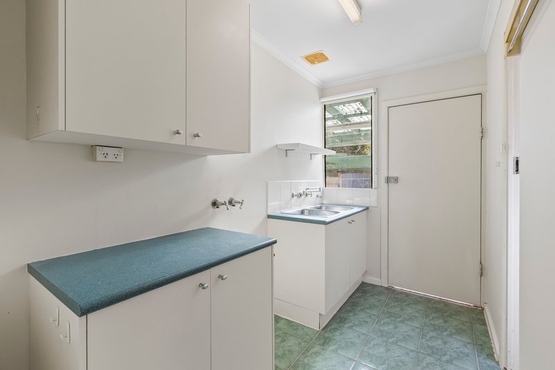 Photo - 28 Pyalong Crescent, Dallas VIC 3047 - Image 9