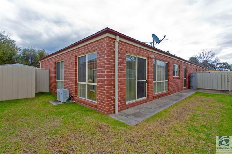 Photo - 2/8 Railway Street, Wodonga VIC 3690 - Image 2