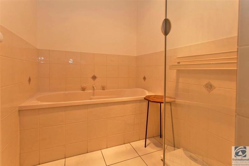 Photo - 2/8 Railway Street, Wodonga VIC 3690 - Image 9