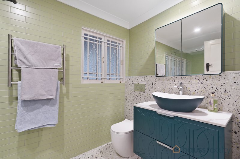 Photo - 28 Rakeevan Road, Graceville QLD 4075 - Image 12