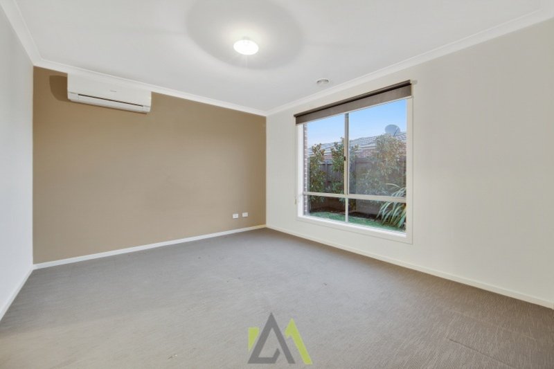 Photo - 28 Raneen Drive, Langwarrin VIC 3910 - Image 12