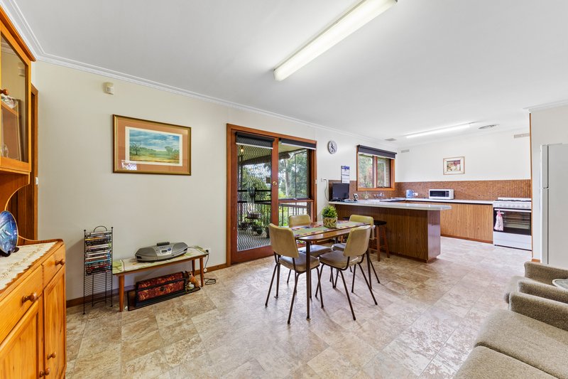 Photo - 28 Rangeview Street, Warragul VIC 3820 - Image 7