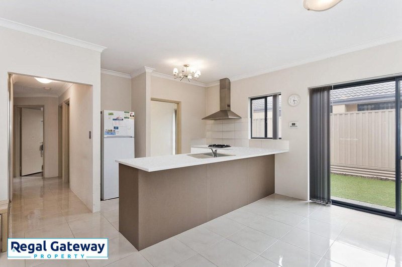 Photo - 28 Rathlin Cove, Canning Vale WA 6155 - Image 3