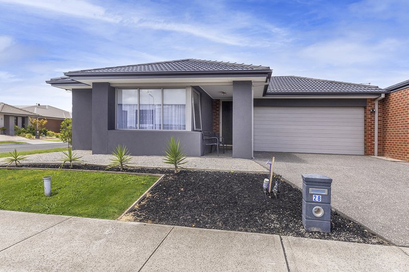 28 Ravenhurst Cct , Cranbourne North VIC 3977