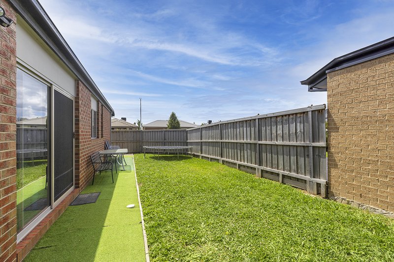 Photo - 28 Ravenhurst Cct , Cranbourne North VIC 3977 - Image 14