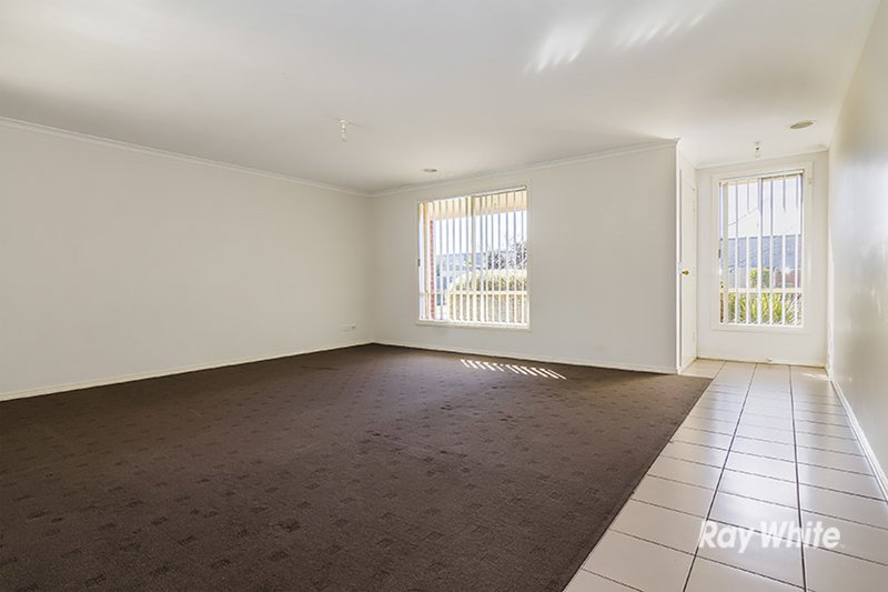 Photo - 28 Red Gum Circuit, Pakenham VIC 3810 - Image 3