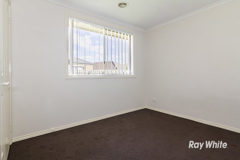 Photo - 28 Red Gum Circuit, Pakenham VIC 3810 - Image 9