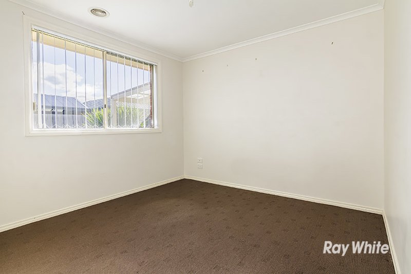 Photo - 28 Red Gum Circuit, Pakenham VIC 3810 - Image 11