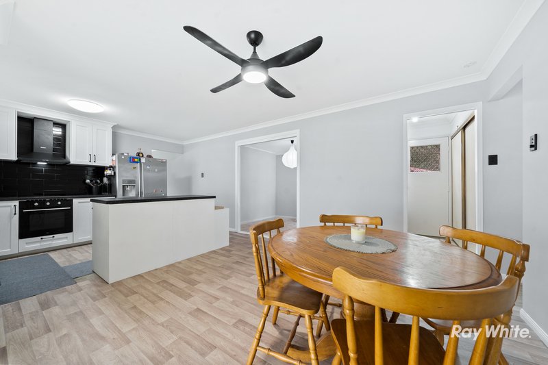 Photo - 28 Regal Drive, Regents Park QLD 4118 - Image 2