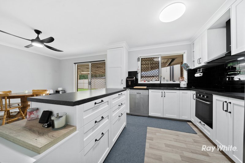 Photo - 28 Regal Drive, Regents Park QLD 4118 - Image 3