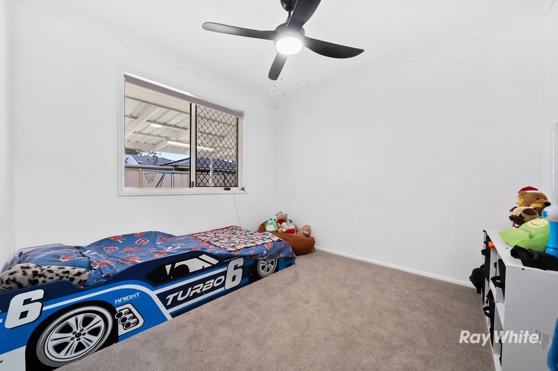 Photo - 28 Regal Drive, Regents Park QLD 4118 - Image 5