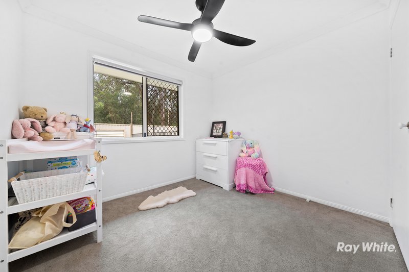 Photo - 28 Regal Drive, Regents Park QLD 4118 - Image 6