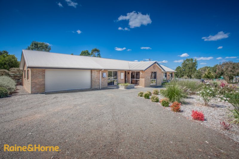 Photo - 28 Regan Drive, Romsey VIC 3434 - Image 20