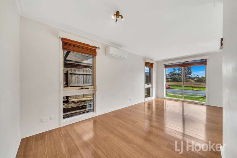 Photo - 28 Regans Road, Hampton Park VIC 3976 - Image 10