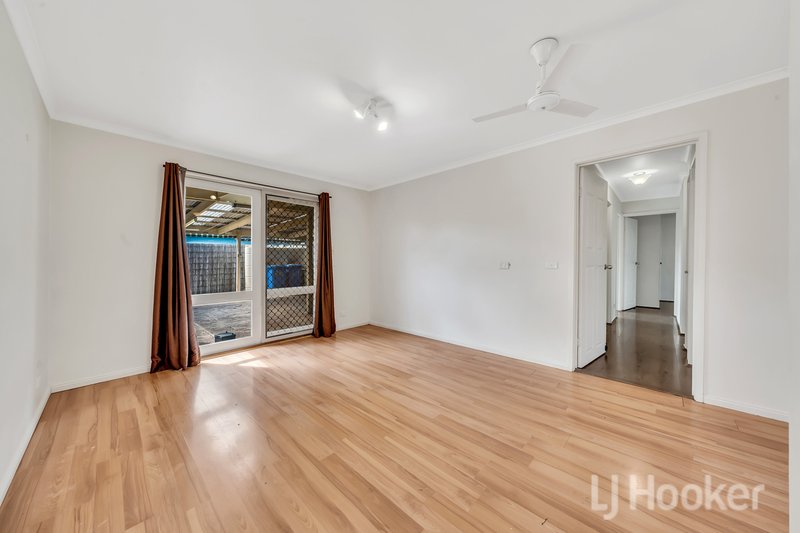 Photo - 28 Regans Road, Hampton Park VIC 3976 - Image 11