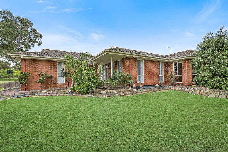 Photo - 28 Regent Close, Berwick VIC 3806 - Image 2