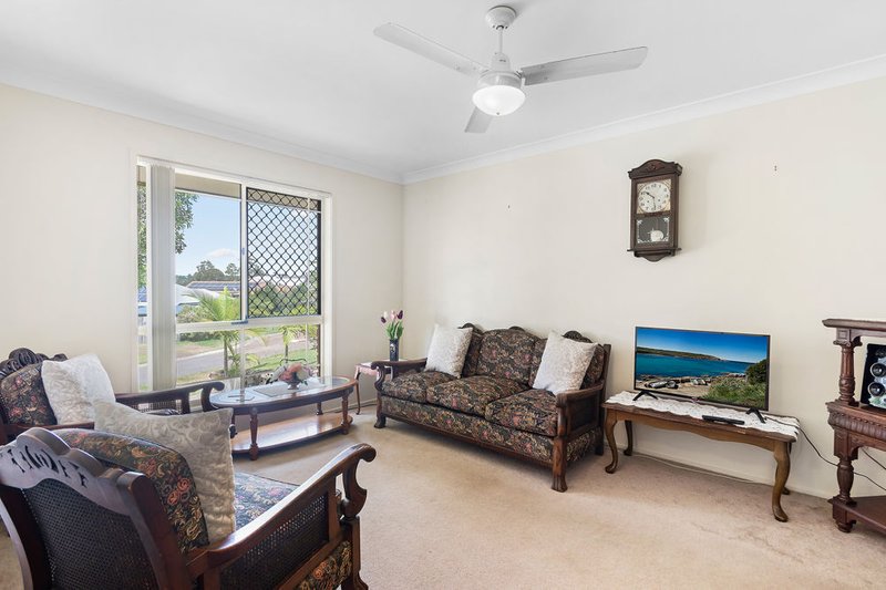 Photo - 28 Reginald Avenue, Arana Hills QLD 4054 - Image 6