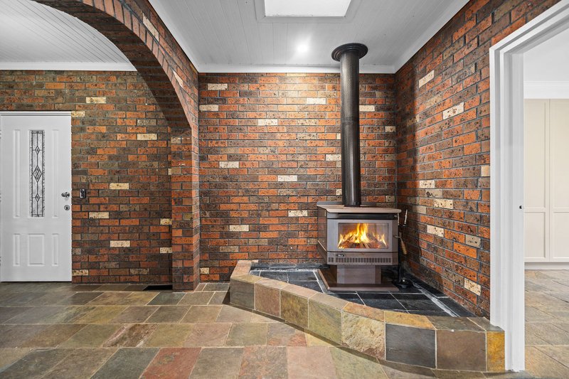 Photo - 28 Renwick Road, Ferntree Gully VIC 3156 - Image 4
