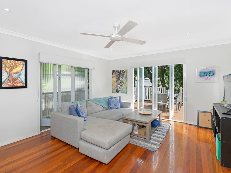 Photo - 28 Reuben Street, Holland Park QLD 4121 - Image 3