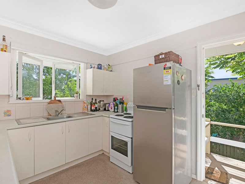 Photo - 28 Reuben Street, Holland Park QLD 4121 - Image 4