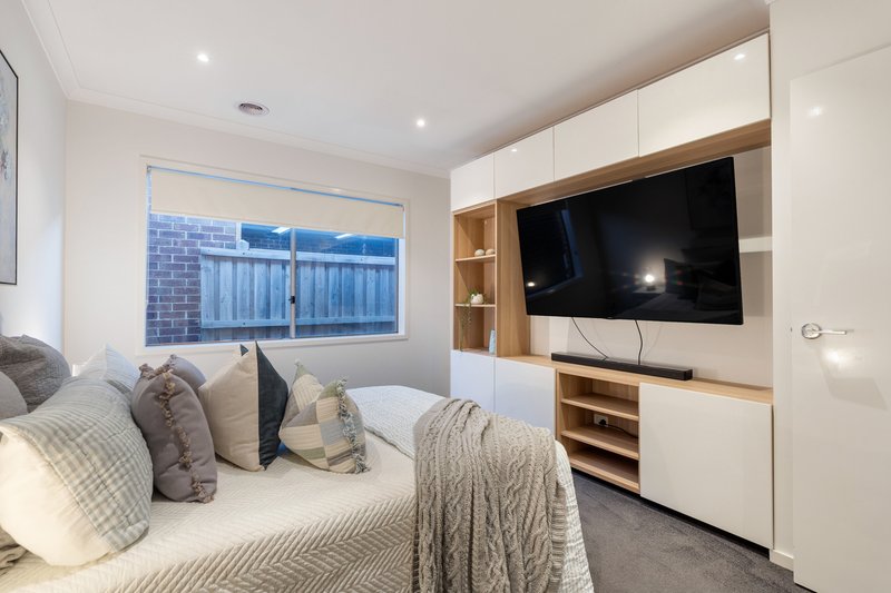 Photo - 28 Reveille Way, Mickleham VIC 3064 - Image 4