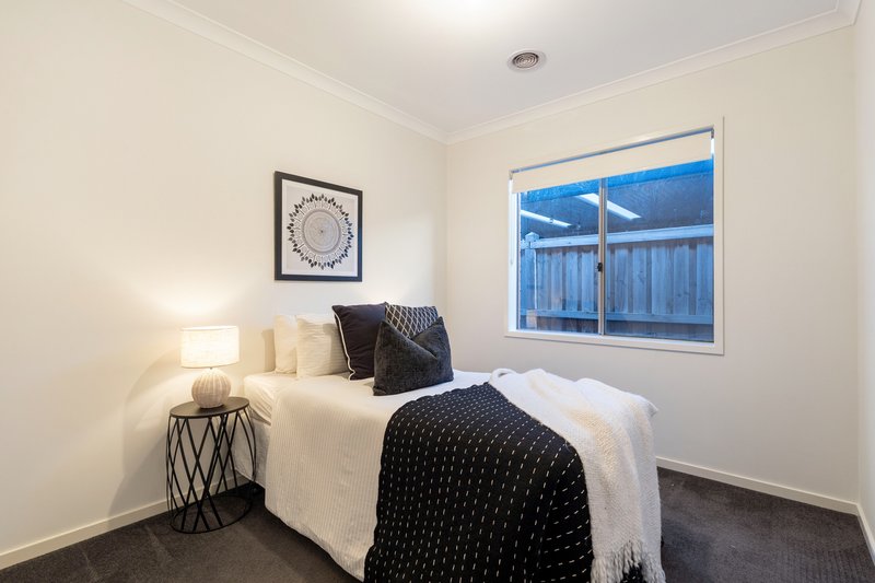 Photo - 28 Reveille Way, Mickleham VIC 3064 - Image 5