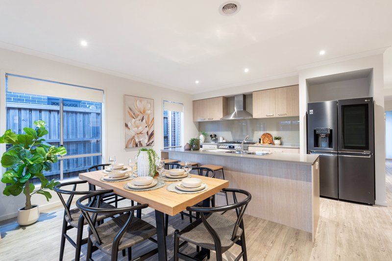 Photo - 28 Reveille Way, Mickleham VIC 3064 - Image 12