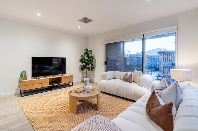 Photo - 28 Reveille Way, Mickleham VIC 3064 - Image 14