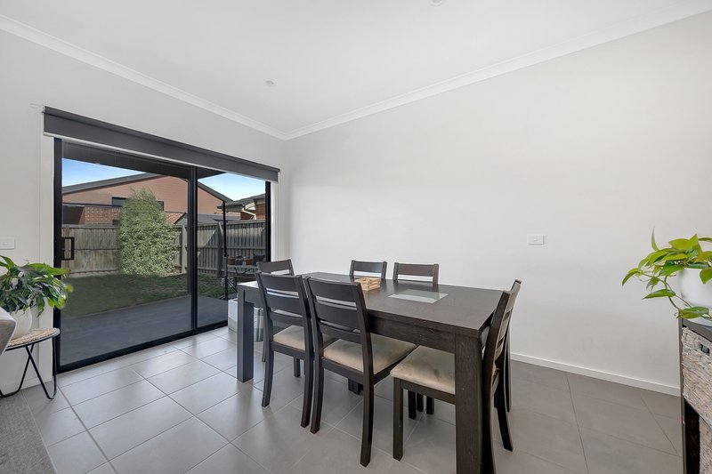 Photo - 28 Revelation Street, Epping VIC 3076 - Image 4